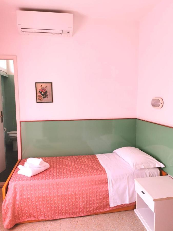 Hotel Selene - Vista Mare Риччоне Номер фото