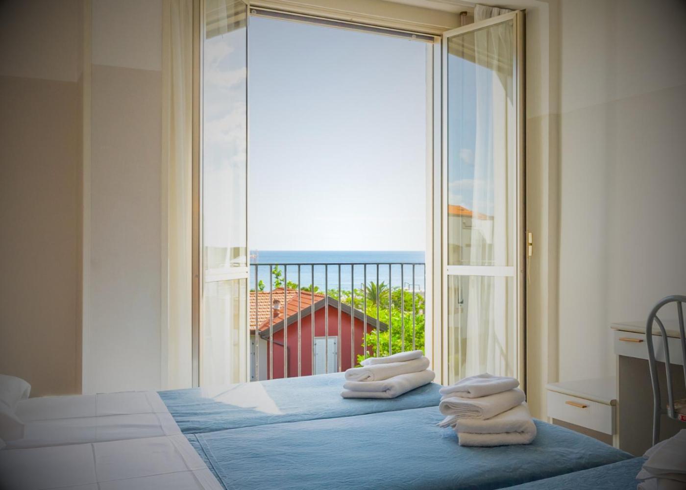 Hotel Selene - Vista Mare Риччоне Екстер'єр фото