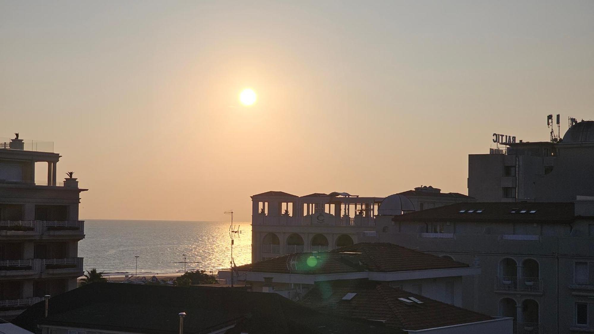 Hotel Selene - Vista Mare Риччоне Екстер'єр фото
