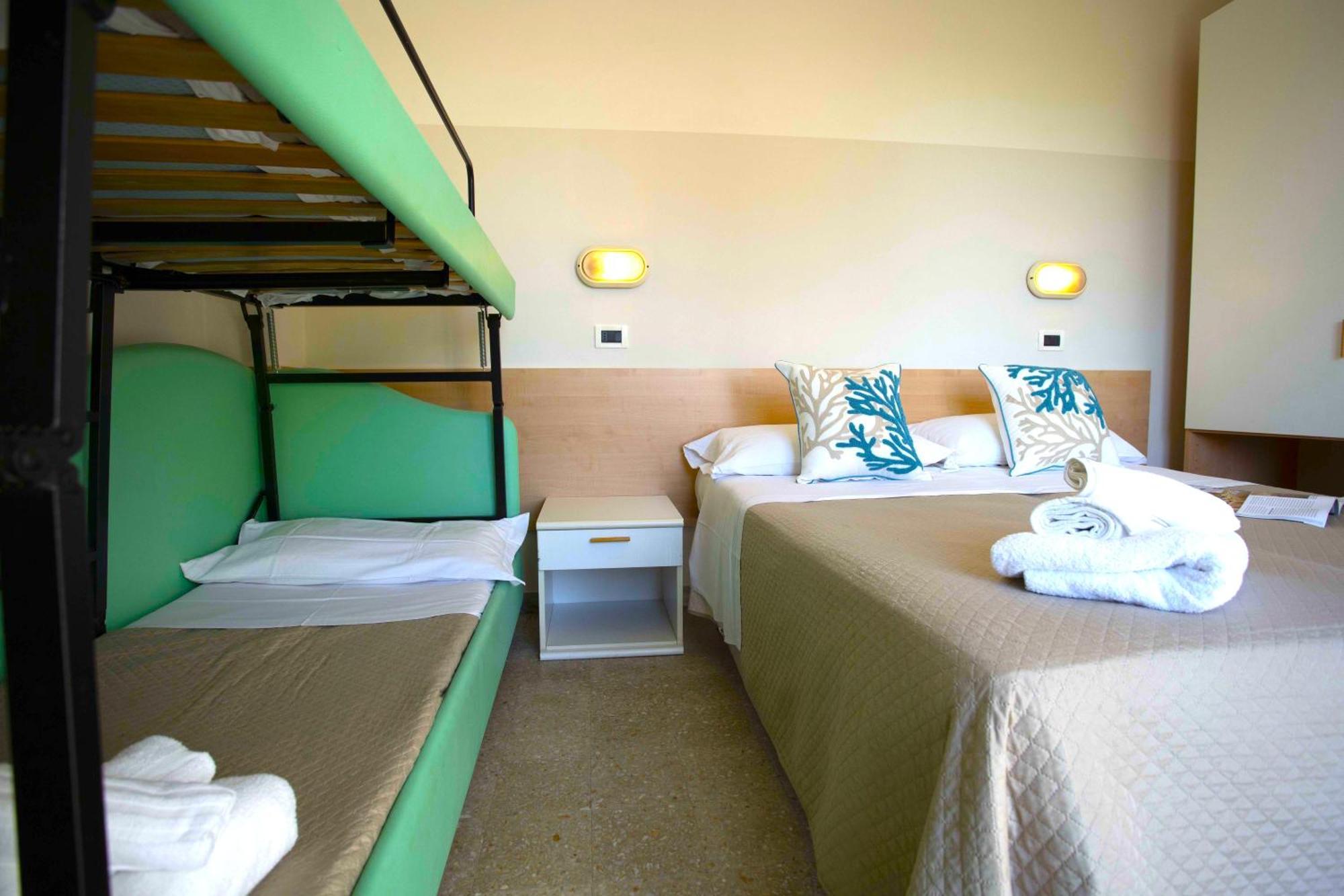Hotel Selene - Vista Mare Риччоне Номер фото