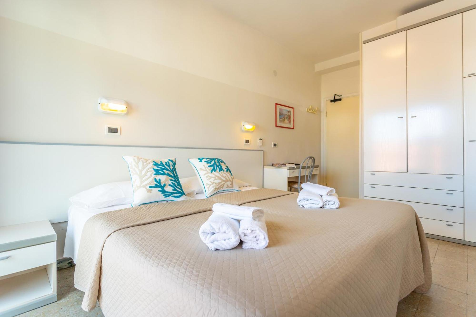 Hotel Selene - Vista Mare Риччоне Екстер'єр фото