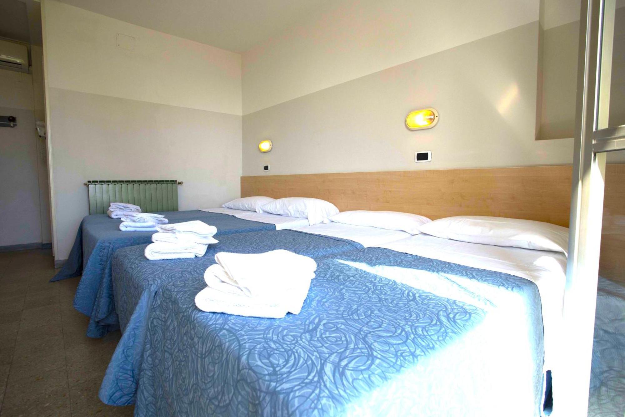 Hotel Selene - Vista Mare Риччоне Номер фото