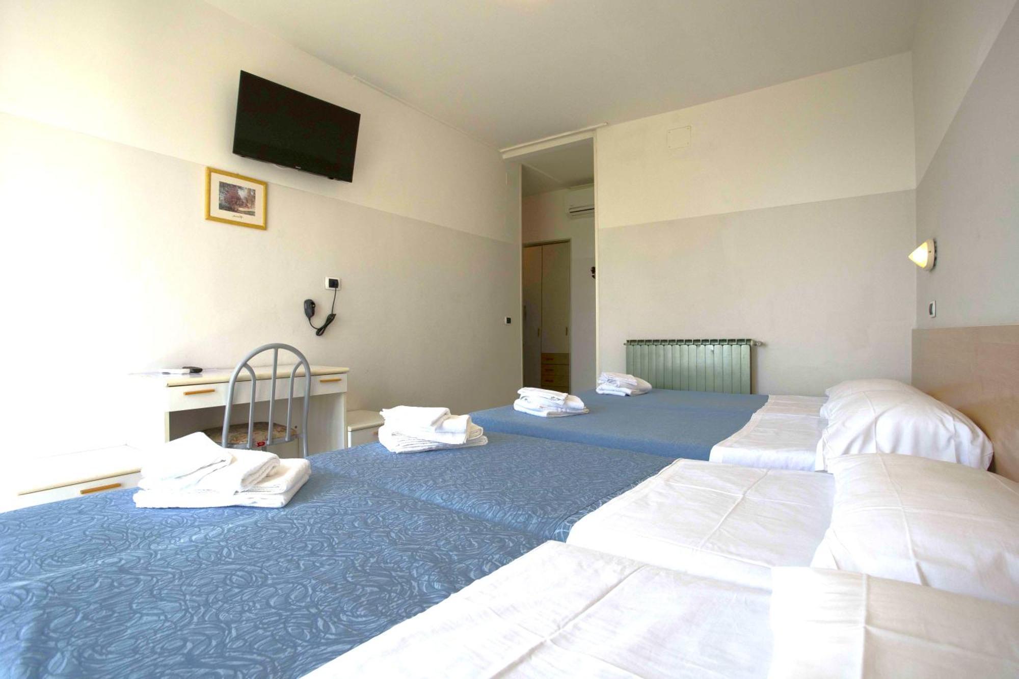 Hotel Selene - Vista Mare Риччоне Номер фото