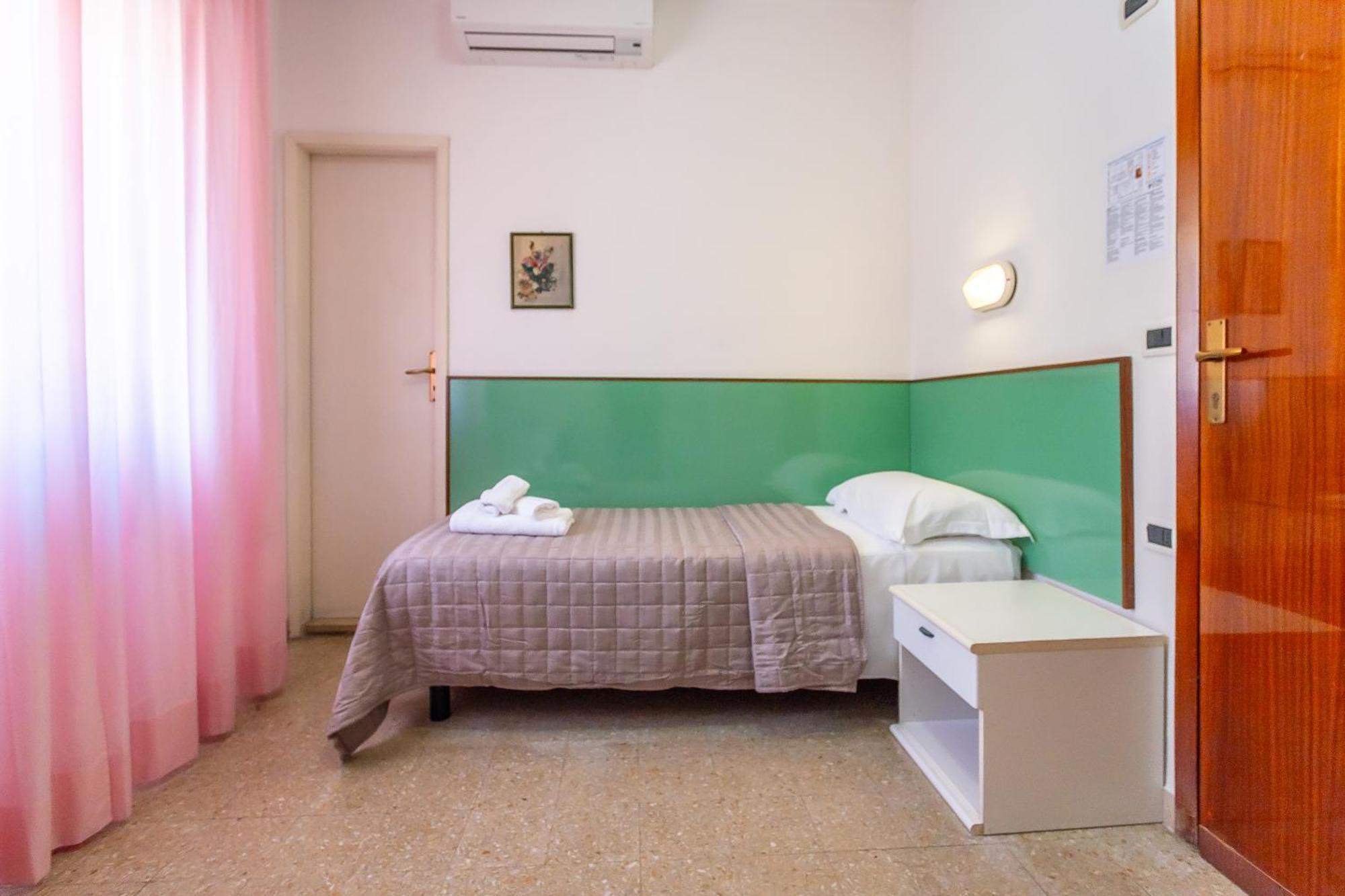 Hotel Selene - Vista Mare Риччоне Номер фото